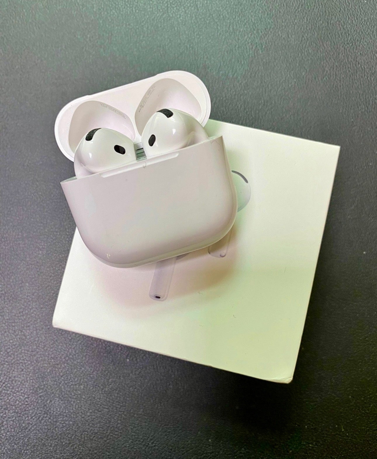 AUDÍFONOS INALAMBRICOS AIRPODS 4 - CANCELACION DE RUIDO